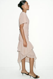 Robe contrastée à volants