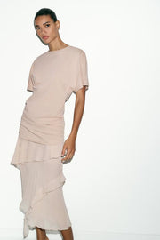 Robe contrastée à volants