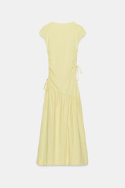 Robe asymétrique à fronces