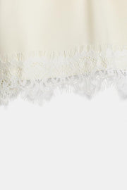 Short satiné en dentelle