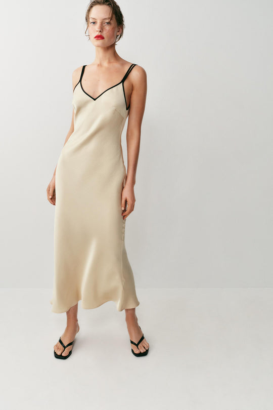 Robe midi satinée à passepoils contrastés