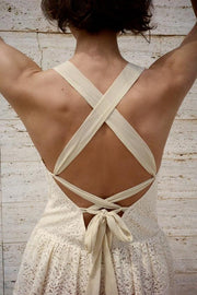 Top contrasté en dentelle brodée