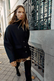 Manteau court en laine à col montant