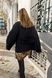 Manteau court en laine à col montant