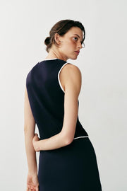 Top en maille à boutons contrastés