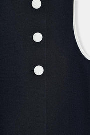 Top en maille à boutons contrastés