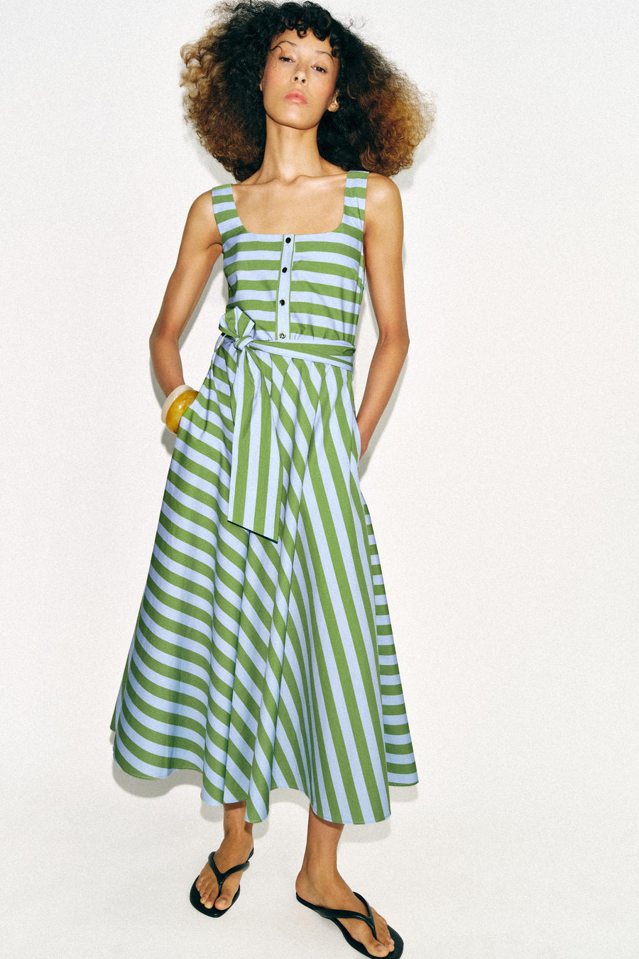 Robe midi à rayures avec ceinture