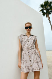 Robe brodée à sequins avec ceinture