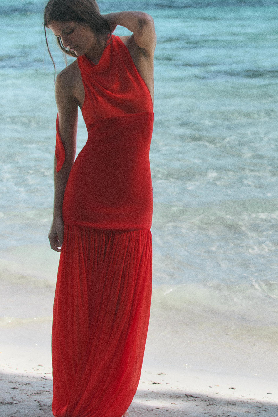 Robe dos-nu contrastée à volume