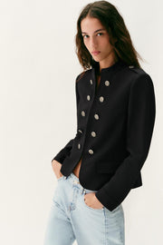 Veste cintrée à boutons et épaulettes