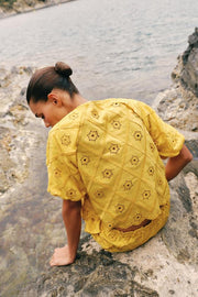 Top à broderies ajourées