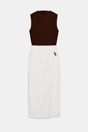 Robe midi contrastée à détail métallique