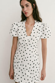 Robe courte à manches bouffantes