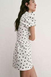 Robe courte à manches bouffantes