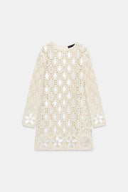 Robe en maille ajourée à perles