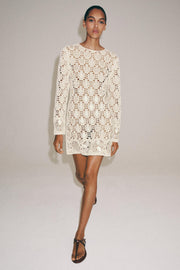 Robe en maille ajourée à perles