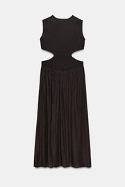 Robe contrastée en maille à découpes