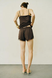 Short fluide en dentelle