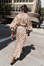 Robe midi à rayures avec ceinture