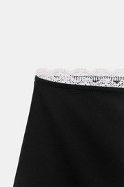 Jupe mini contrastée en dentelle