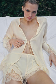 Short lingerie satiné en dentelle