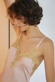 Robe midi satinée en dentelle