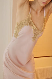 Robe midi satinée en dentelle