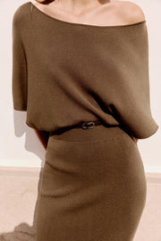 Robe midi en maille avec ceinture
