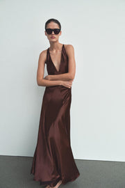 Robe longue satinée à volume
