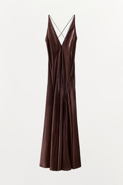 Robe longue satinée à volume