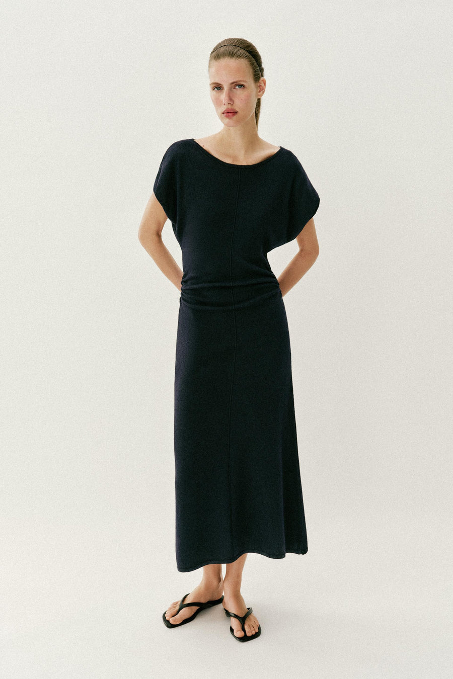 Robe longue en maille à fronces latérales