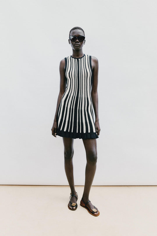 Robe courte en maille rayée