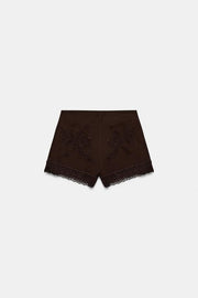 Short brodé à dentelle