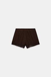 Short brodé à dentelle