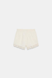 Short à fleurs brodées