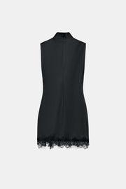 Robe satinée en dentelle