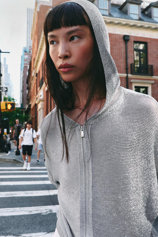 Sweat-shirt à capuche en maille à fil métallisé