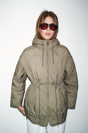 Blouson matelassé à capuche déperlant