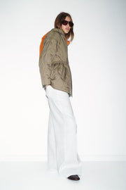 Blouson matelassé à capuche déperlant