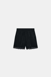 Short satiné à dentelle