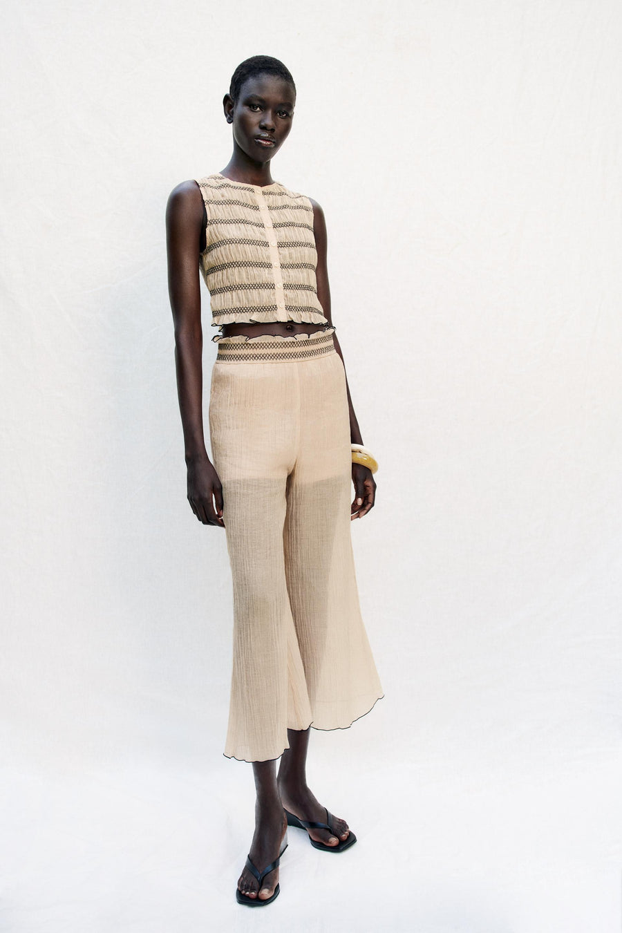 Top façon gilet à coutures contrastées