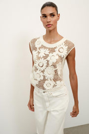 Top au crochet à fleurs