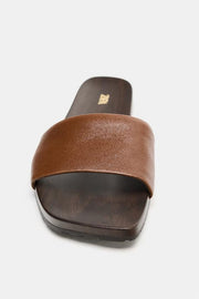 Sandale plate en cuir souple